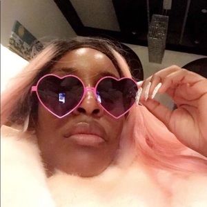 Meet your Posher, Claire